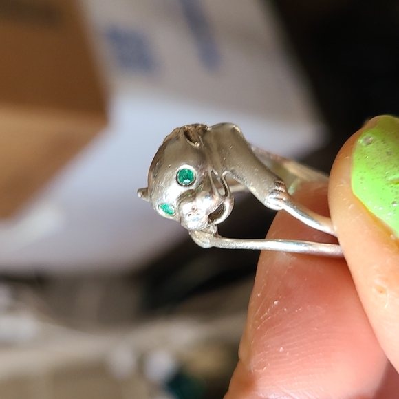 Sterling Cougar/Panther Ring Vintage Green emerald jeweled Eyes  9.25 5.1 Grams - Picture 6 of 6
